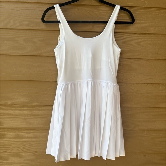 Aerie NWT Pleated Skirt Dress with built-in shorts in White Size Medium - Picture 5 of 8